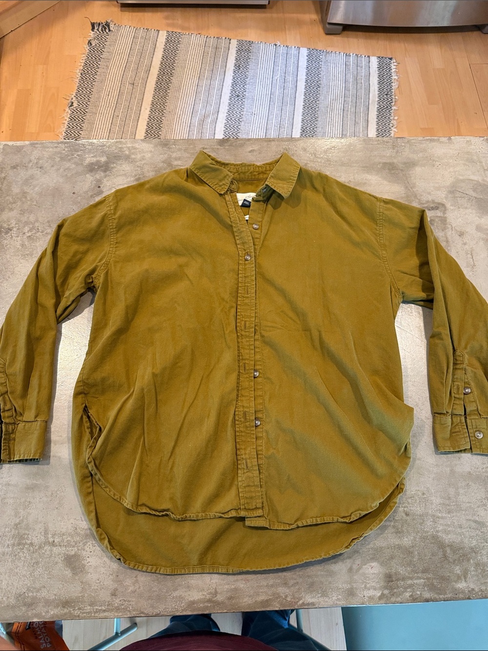 Universal Thread Women's Button-Up Blouse in Olive Green